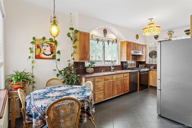 Charming and inviting 3-bedroom beachside retreat filled with - photo 12