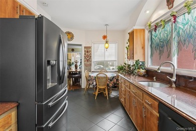 Charming and inviting 3-bedroom beachside retreat filled with - photo 17