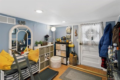 Charming and inviting 3-bedroom beachside retreat filled with - photo 20