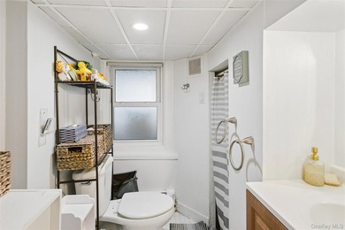 Charming and inviting 3-bedroom beachside retreat filled with - photo 21