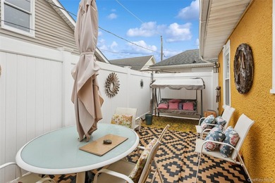 Charming and inviting 3-bedroom beachside retreat filled with - photo 28