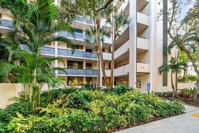 Waterfront condo for sale in the sought-after 12 Oaks community - photo 44