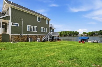 Lobdell Lakefront!! Vacant buildable lot next door is included - photo 4