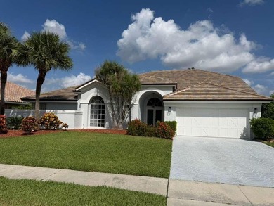 Welcome to this charming four-bedroom, three-bathroom - photo 2