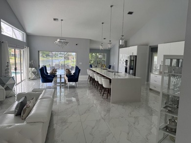 Welcome to this charming four-bedroom, three-bathroom - photo 4