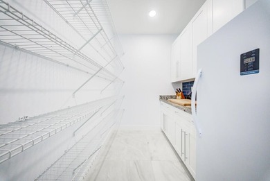 Experience luxury and space in this stunning estate located in - photo 20