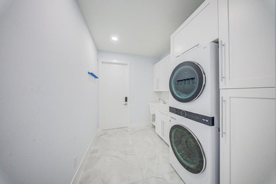Experience luxury and space in this stunning estate located in - photo 22
