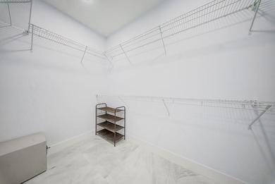 Experience luxury and space in this stunning estate located in - photo 29
