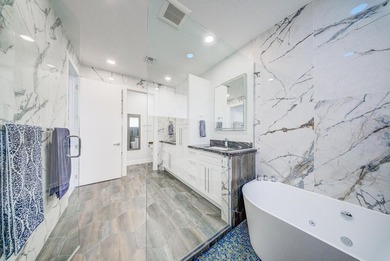Experience luxury and space in this stunning estate located in - photo 37