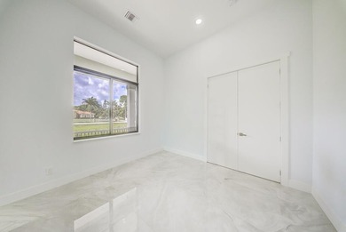 Experience luxury and space in this stunning estate located in - photo 47