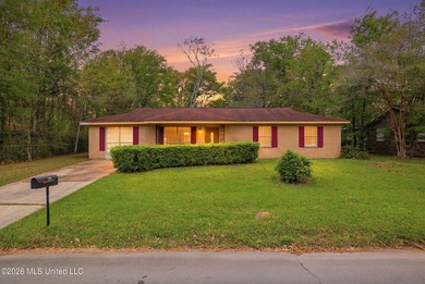 Must-see home in Forrest Cove Estates in D'Iberville! This - photo 1