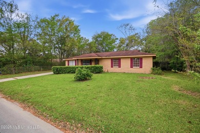 Must-see home in Forrest Cove Estates in D'Iberville! This - photo 3