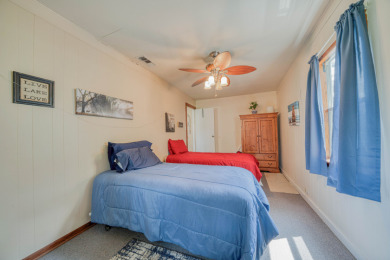 Furnished 3 bedroom, 2 bath lake front home with enclosed sunroom - photo 17
