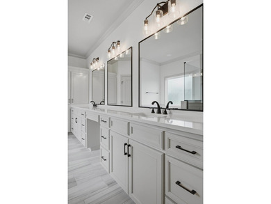 Experience elevated new construction in Pointers Ridge, South - photo 26