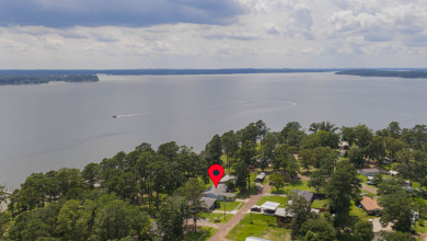 Furnished 3 bedroom, 2 bath lake front home with enclosed sunroom - photo 6