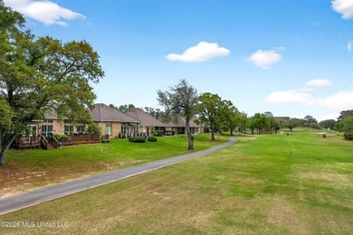Beautiful golf course home located in the sought-after Fairway - photo 4