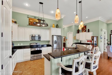 Beautiful golf course home located in the sought-after Fairway - photo 8