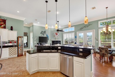 Beautiful golf course home located in the sought-after Fairway - photo 9
