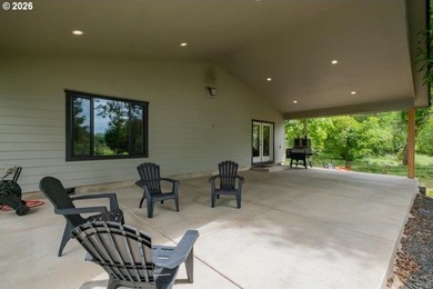 Gorgeous custom 4bed/3bath + office home on 5.63 acres. Back - photo 32