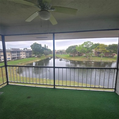 Well-maintained condo in the heart of Coral Springs! This unit - photo 4