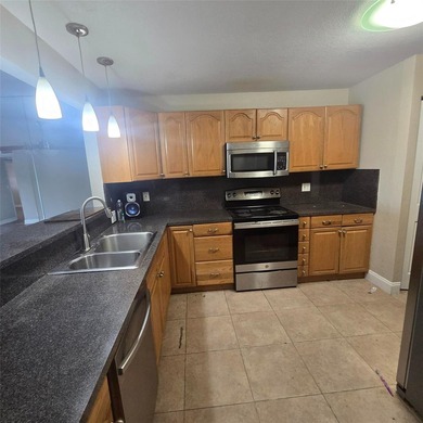 Well-maintained condo in the heart of Coral Springs! This unit - photo 5