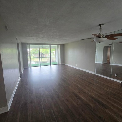 Well-maintained condo in the heart of Coral Springs! This unit - photo 7