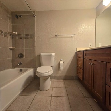 Well-maintained condo in the heart of Coral Springs! This unit - photo 8