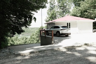 Welcome to Dale Hollow Lake living at its finest! Nestled just - photo 1