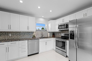 Beautifully renovated corner unit townhouse with high-end - photo 6