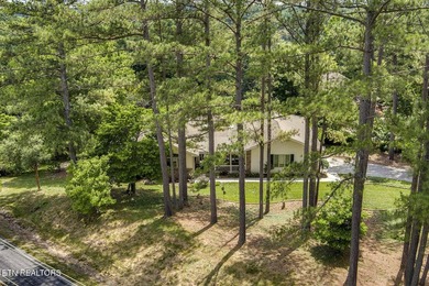 Beautifully updated ranch home where golf course views, lake - photo 3