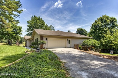 Beautifully updated ranch home where golf course views, lake - photo 6