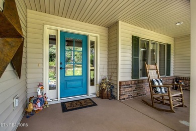 Beautifully updated ranch home where golf course views, lake - photo 7