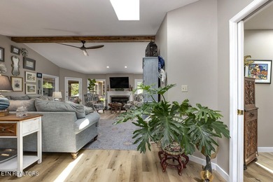 Beautifully updated ranch home where golf course views, lake - photo 8