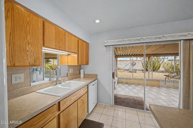 Expanded Woodbury model in GREAT LOCATION. Walking distance to - photo 2