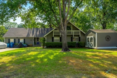 Quiet Cul-De-Sac, Boathouse with Water Slide, Cedar Creek Lake - Lake Home For Sale in Tool, Texas