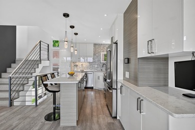 Modern architecture meets the natural beauty of Lake Mendota and - photo 11