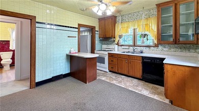 Welcome to 1894 Bryndale Ave, a well-maintained home in Moon - photo 11