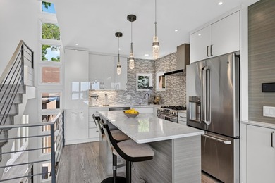 Modern architecture meets the natural beauty of Lake Mendota and - photo 12