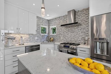 Modern architecture meets the natural beauty of Lake Mendota and - photo 13