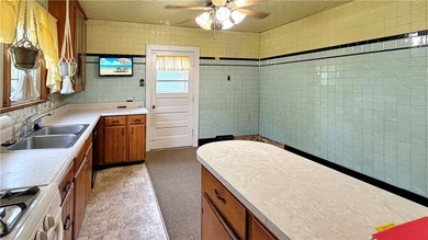 Welcome to 1894 Bryndale Ave, a well-maintained home in Moon - photo 13