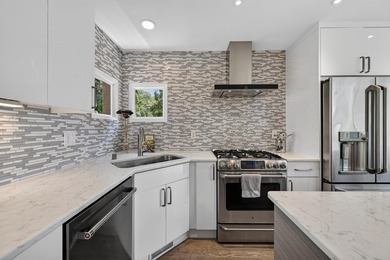 Modern architecture meets the natural beauty of Lake Mendota and - photo 14