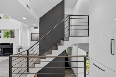Modern architecture meets the natural beauty of Lake Mendota and - photo 16
