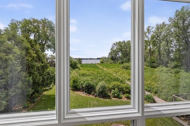Modern architecture meets the natural beauty of Lake Mendota and - photo 20