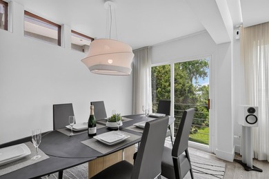 Modern architecture meets the natural beauty of Lake Mendota and - photo 22