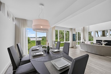 Modern architecture meets the natural beauty of Lake Mendota and - photo 23