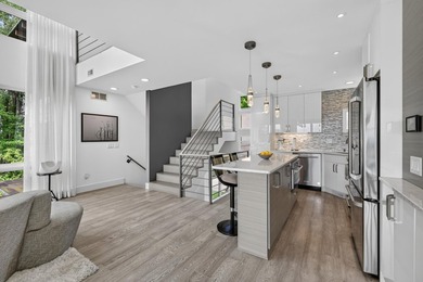 Modern architecture meets the natural beauty of Lake Mendota and - photo 24