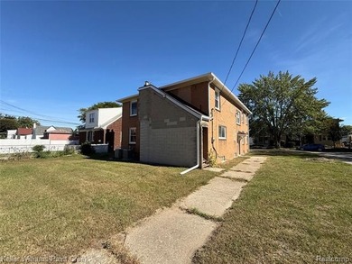 Unique opportunity for an ADULT FOSTER CARE facility setup with - photo 9