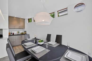 Modern architecture meets the natural beauty of Lake Mendota and - photo 29