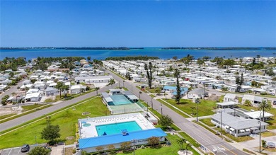 Beautifully Renovated & Fully Furnished Retreat in Paradise Bay - photo 33