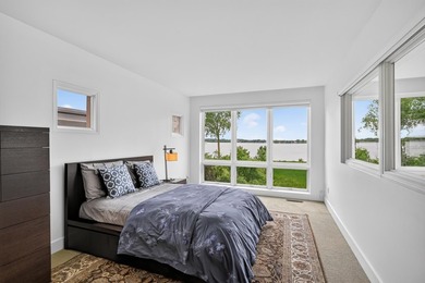 Modern architecture meets the natural beauty of Lake Mendota and - photo 40